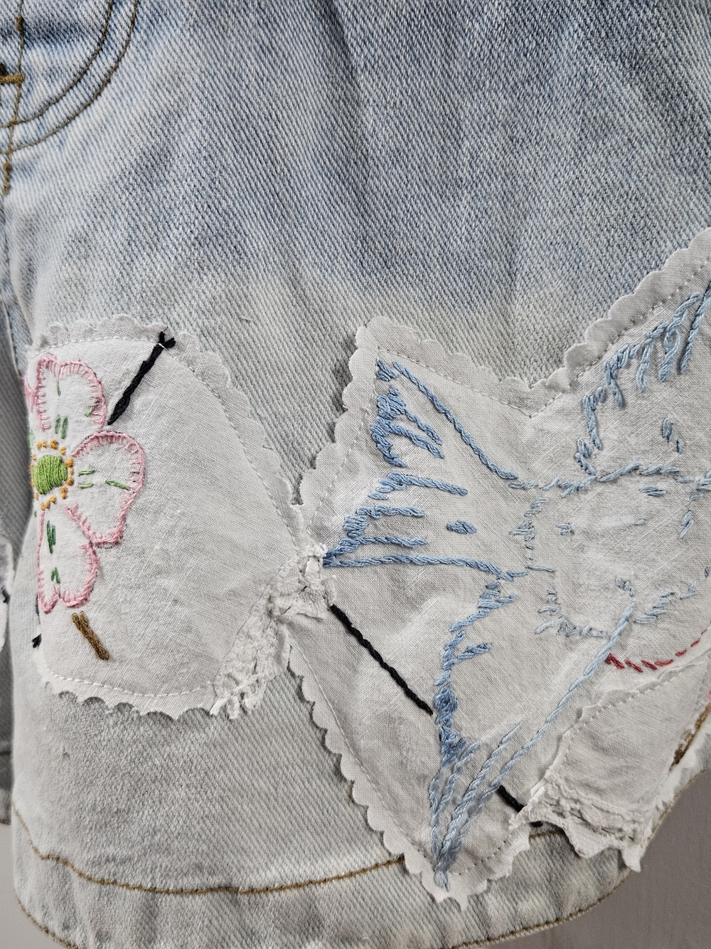 UNIONBAY Distressed Blue Denim Women’s Short Overalls with Embroidered Birds - Picture 5 of 15